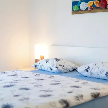 דירה Alan 3 ורסי